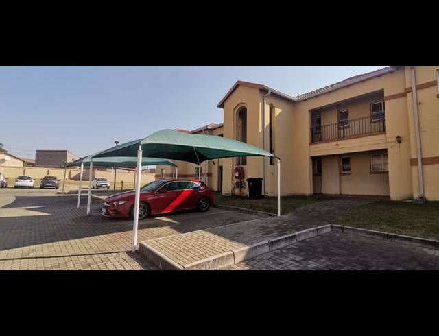 2 BEDROOM TOWNHOUSE FOR SALE IN ORMONDE